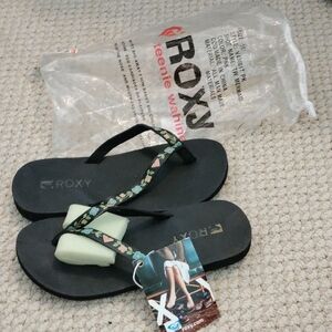 Roxy Black Flip-Flops with Flower Design
